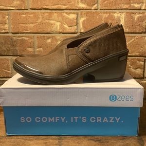 Bzees Women's Tribute Ankle Boots Booties Comfort Brown Faux Suede Sz 7.5 M
